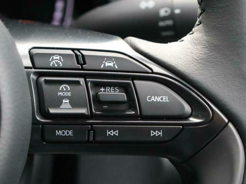 YARIS CROSS