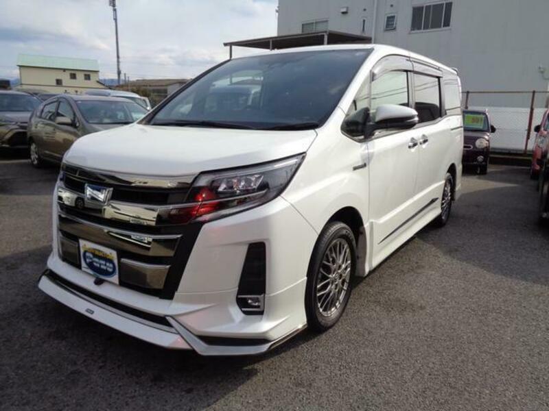 TOYOTA NOAH