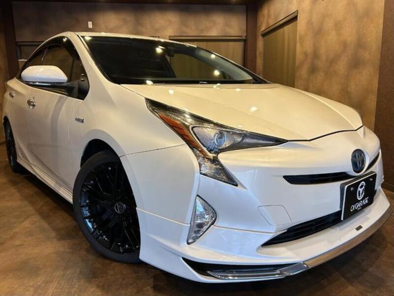 TOYOTA PRIUS