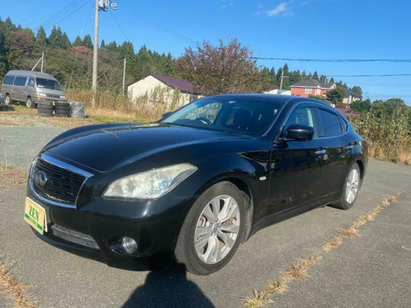 NISSAN FUGA