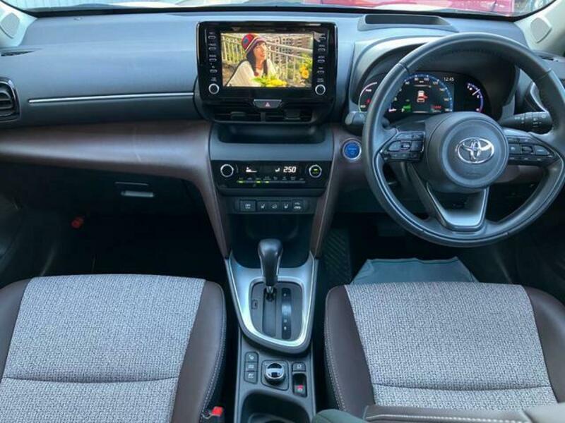 YARIS CROSS