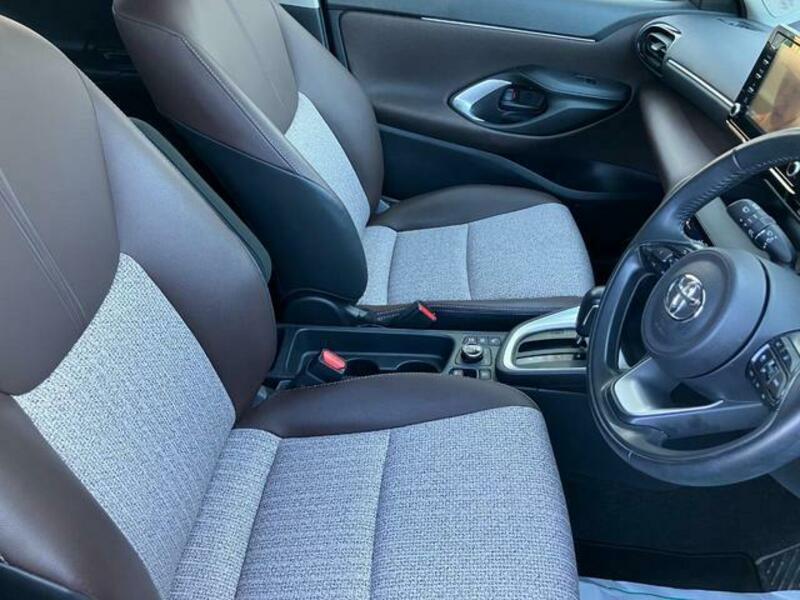YARIS CROSS