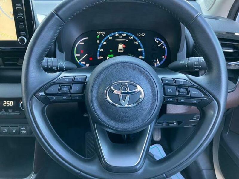 YARIS CROSS