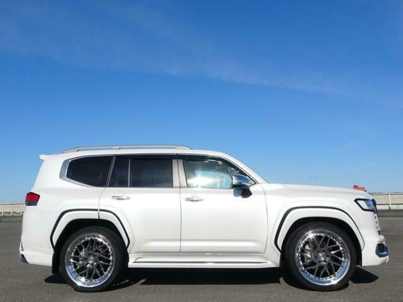 LAND CRUISER