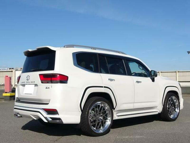 LAND CRUISER