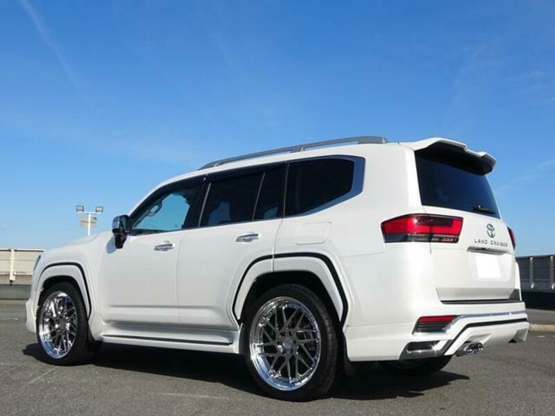 LAND CRUISER