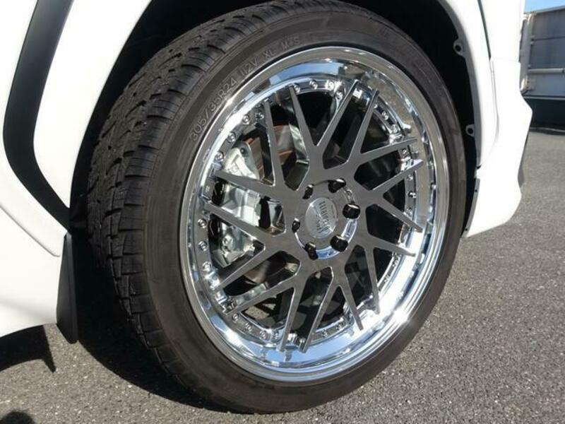 LAND CRUISER