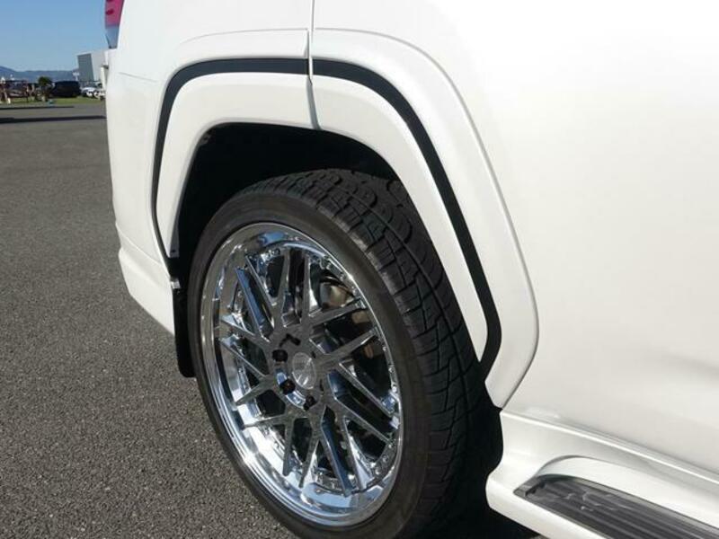 LAND CRUISER