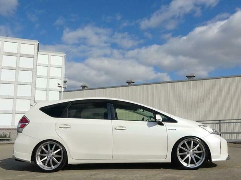 PRIUS ALPHA