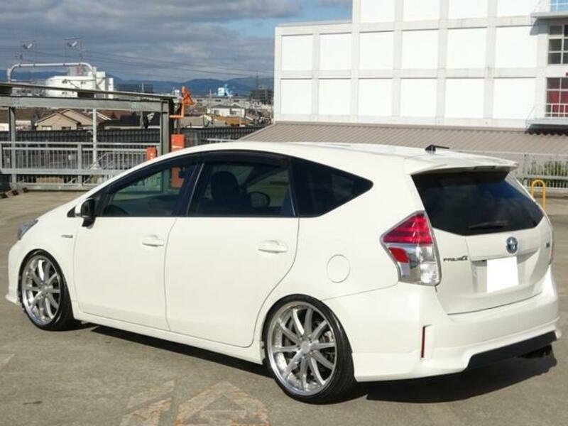 PRIUS ALPHA