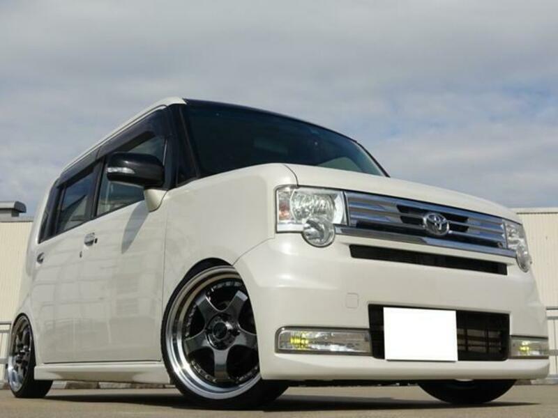TOYOTA PIXIS SPACE