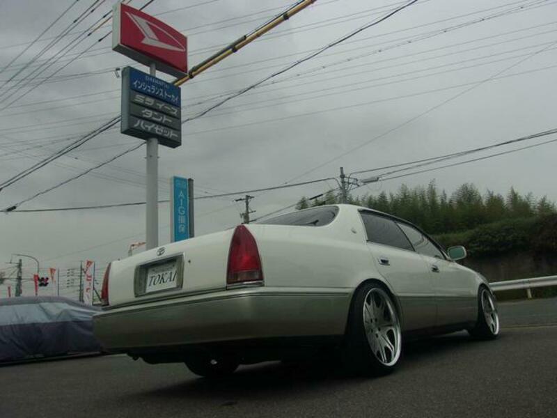 CROWN MAJESTA