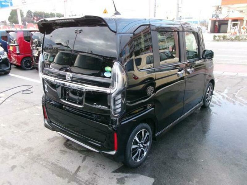 N BOX CUSTOM