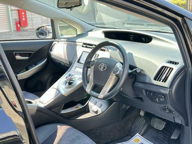 PRIUS PHV