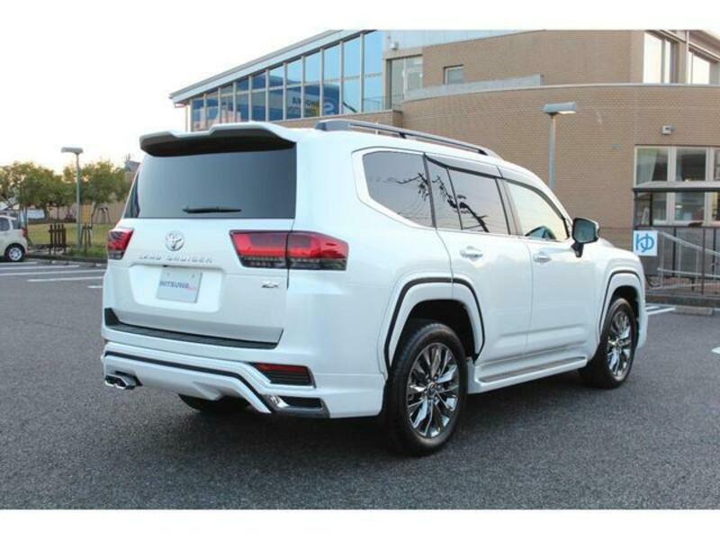 LAND CRUISER