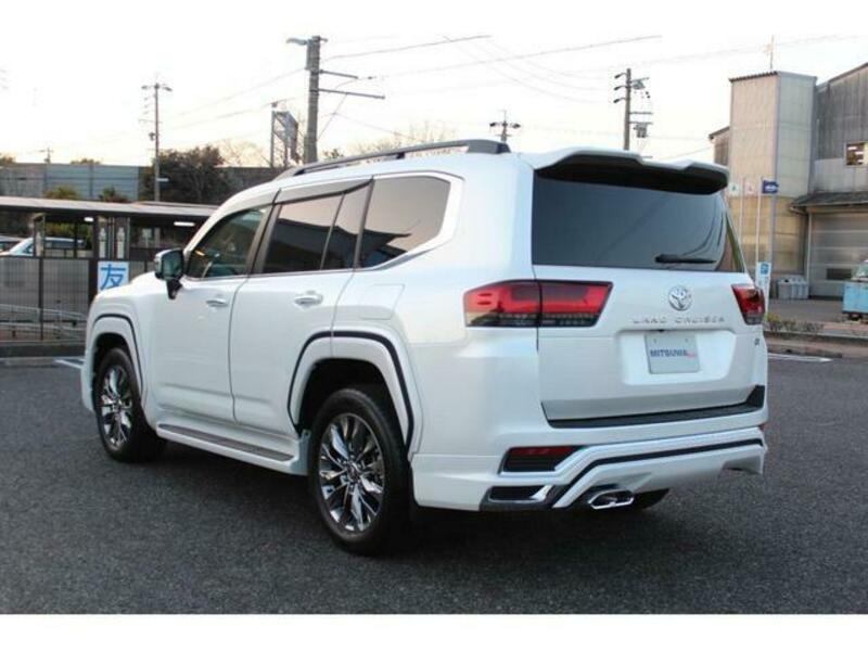 LAND CRUISER
