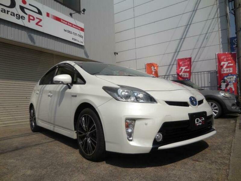 TOYOTA PRIUS
