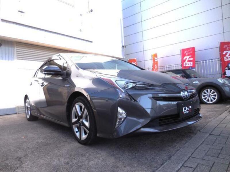 TOYOTA PRIUS
