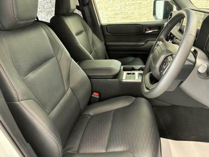 LAND CRUISER 250