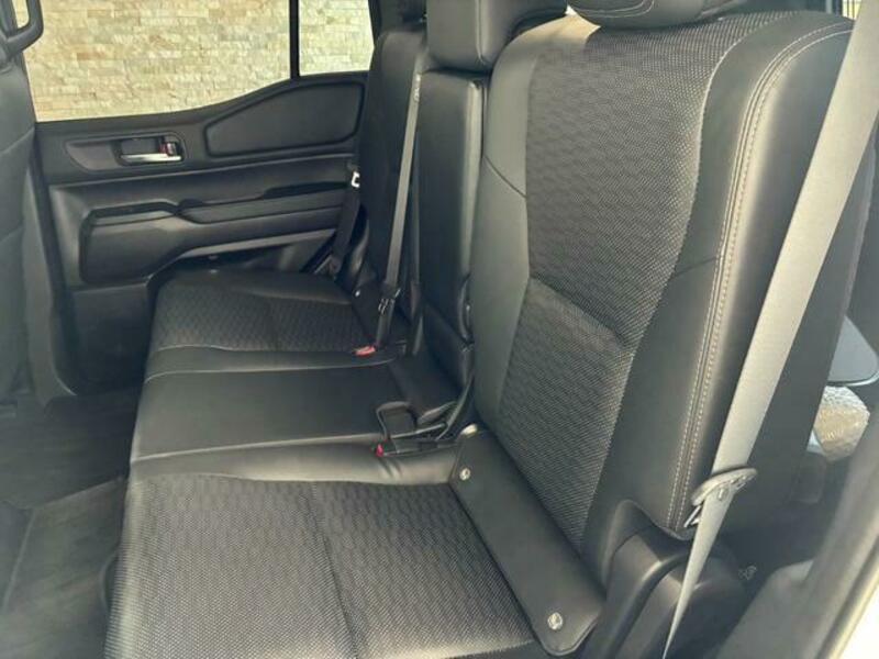 LAND CRUISER 250