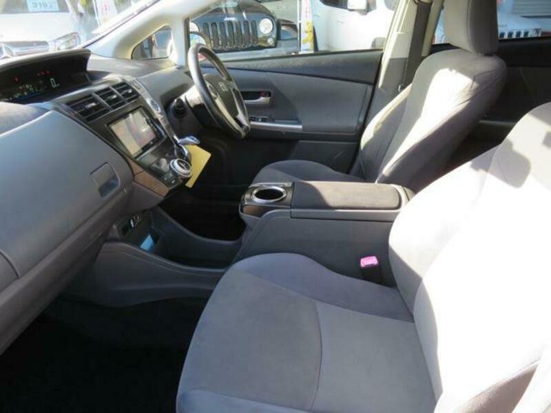 PRIUS ALPHA