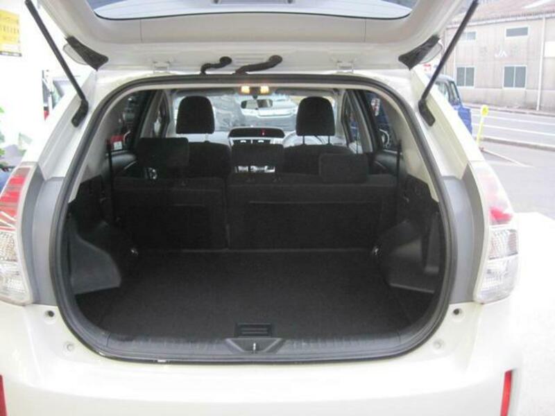PRIUS ALPHA