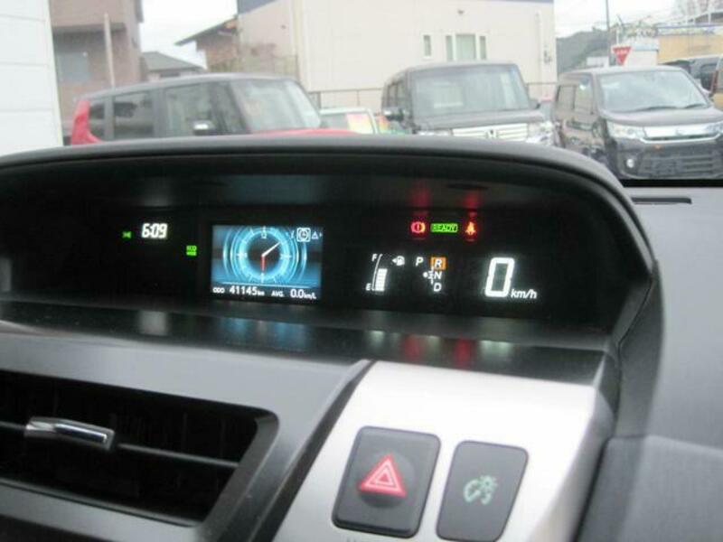 PRIUS ALPHA