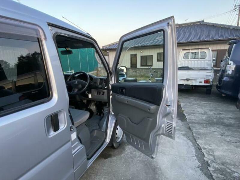 MINICAB VAN