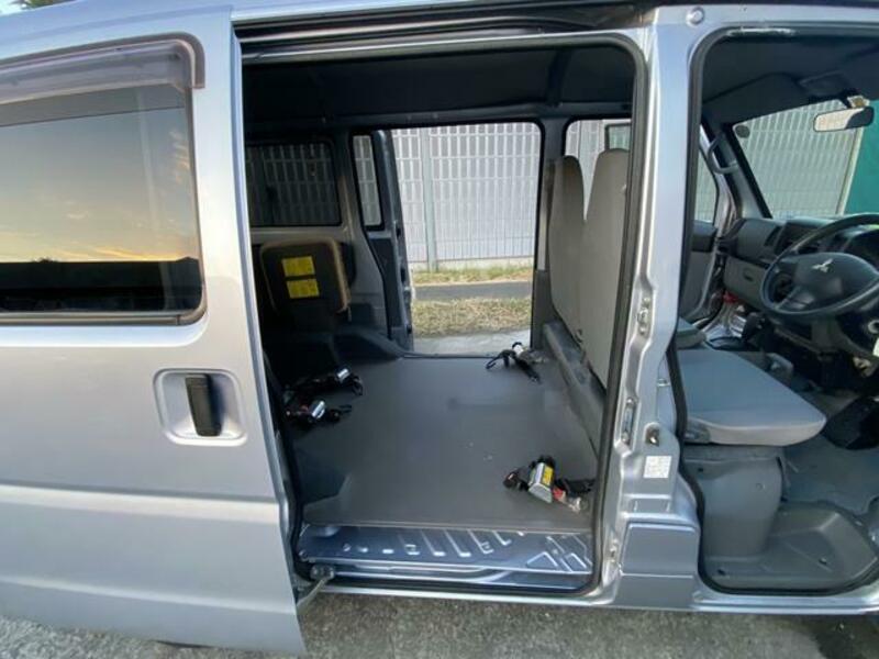 MINICAB VAN