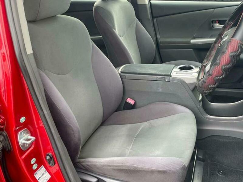 PRIUS ALPHA