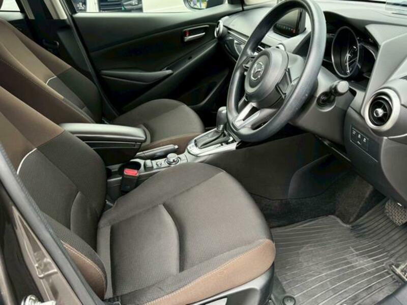 MAZDA2