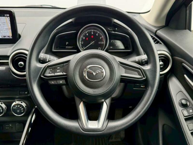 MAZDA2