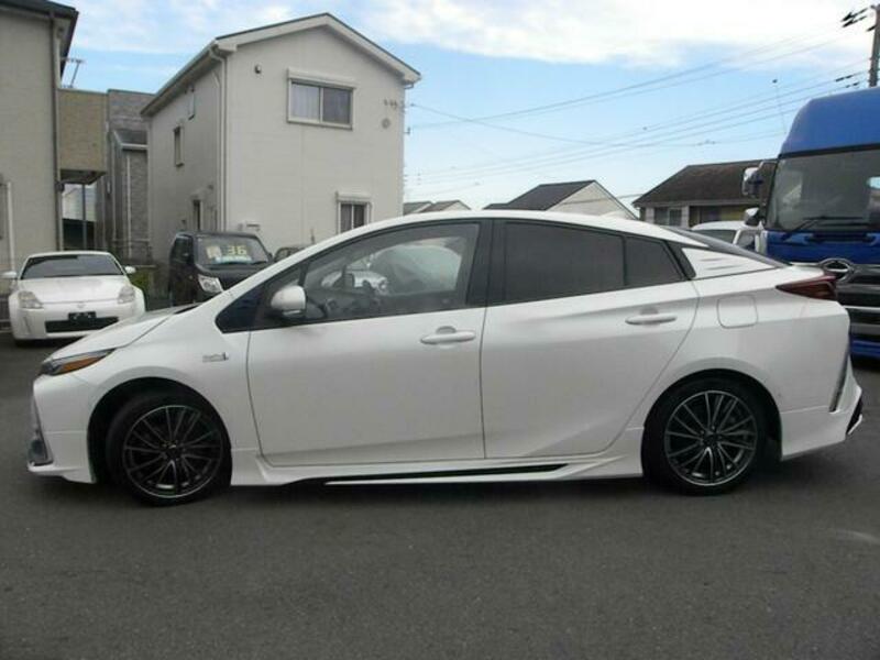 PRIUS PHV