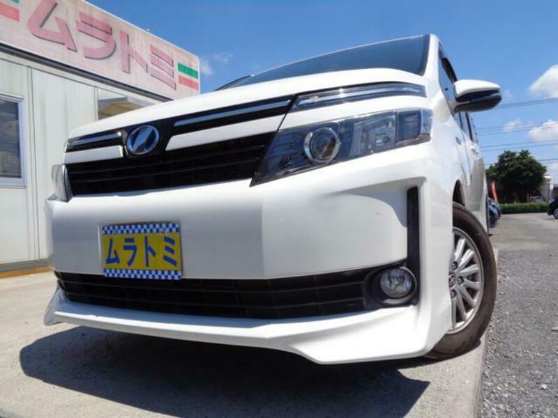 TOYOTA VOXY