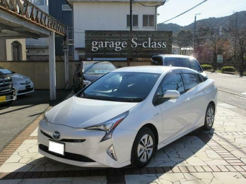 TOYOTA PRIUS