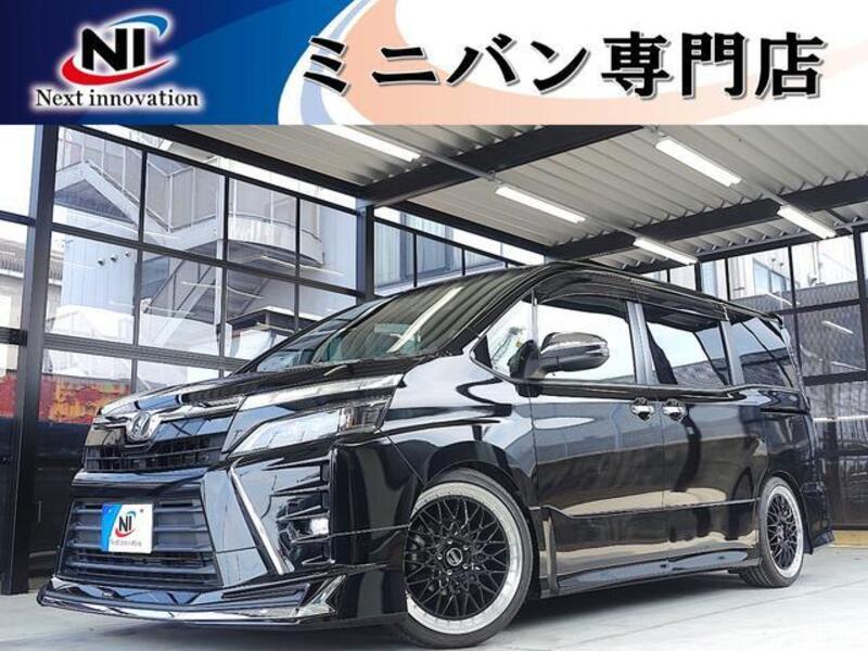 TOYOTA VOXY