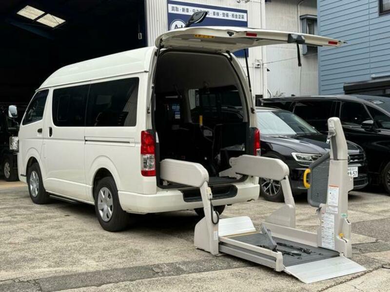 TOYOTA HIACE VAN