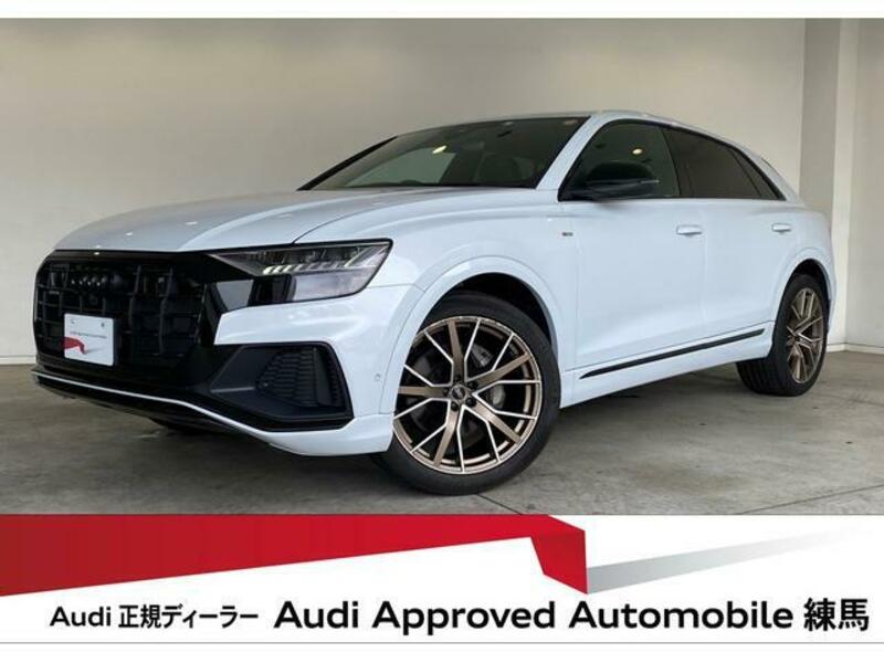 AUDI Q8