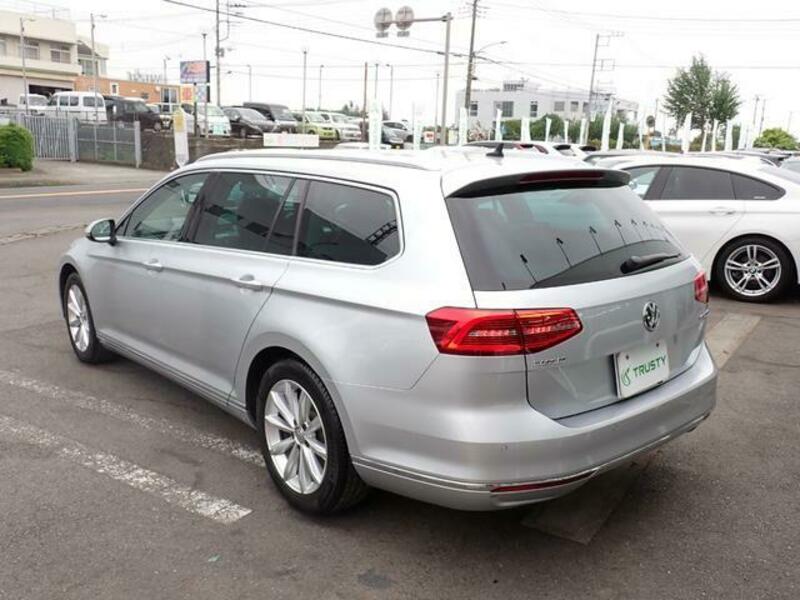 PASSAT VARIANT