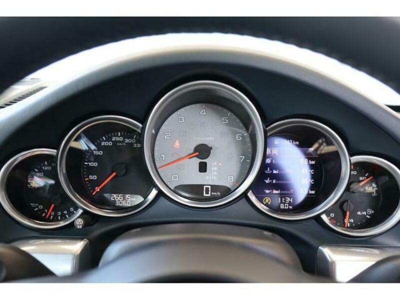 911