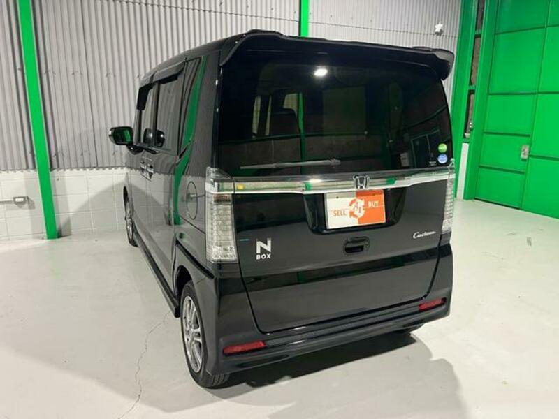 N BOX CUSTOM