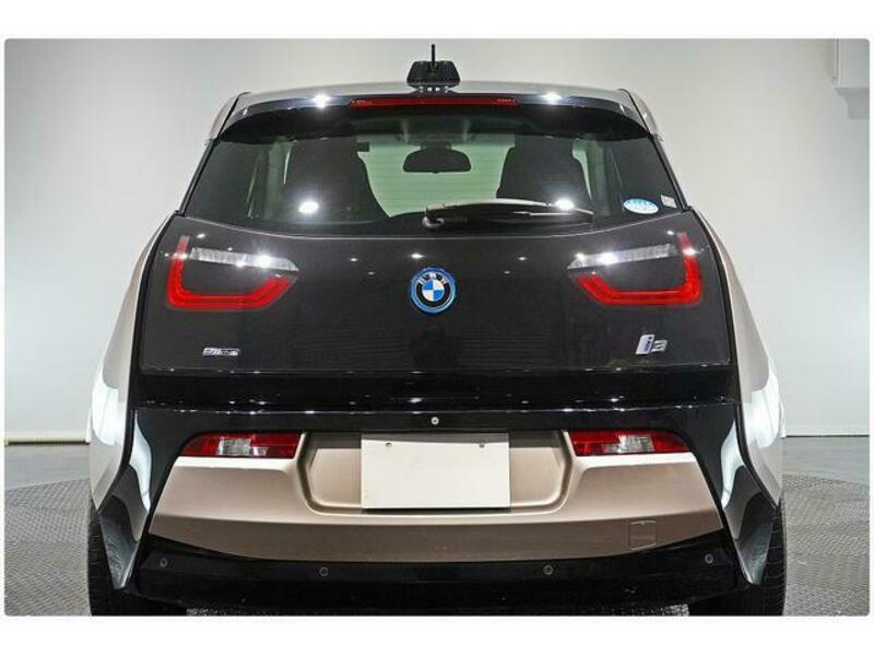 i3