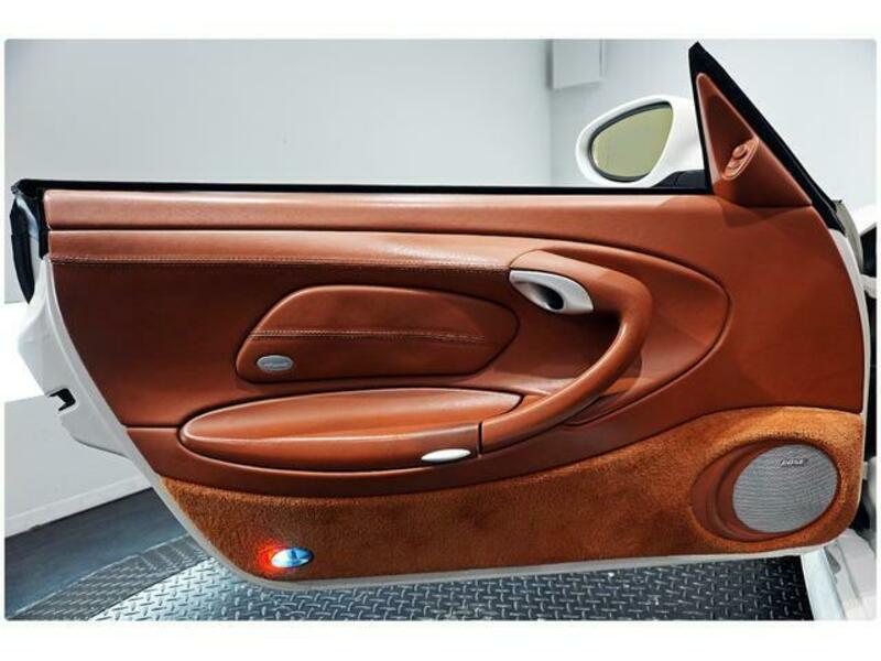 911
