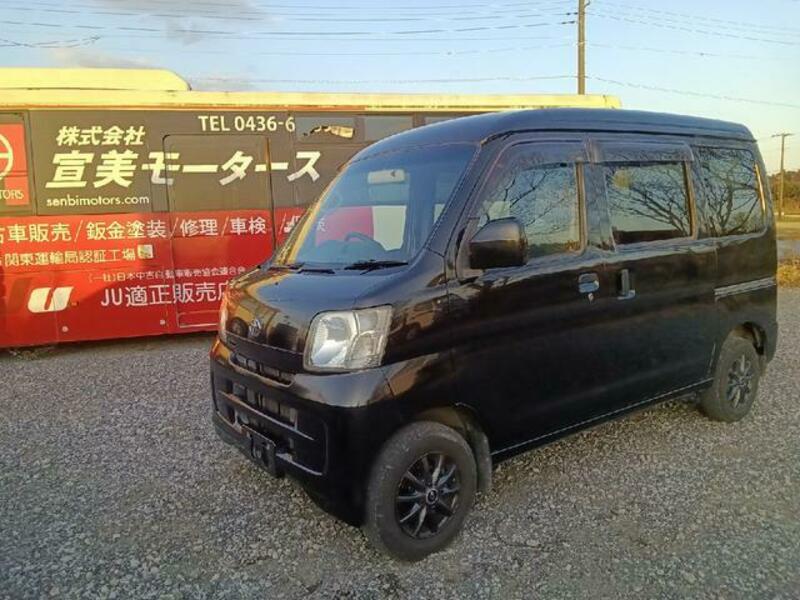 TOYOTA PIXIS VAN