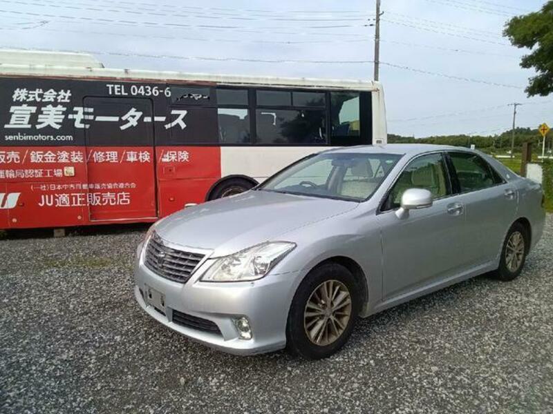 TOYOTA CROWN