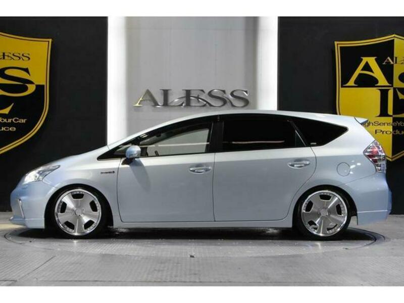 PRIUS ALPHA
