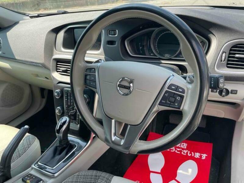 V40