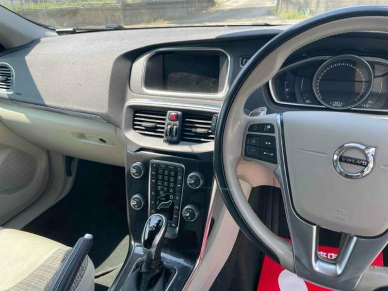V40