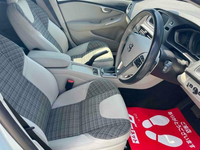 V40