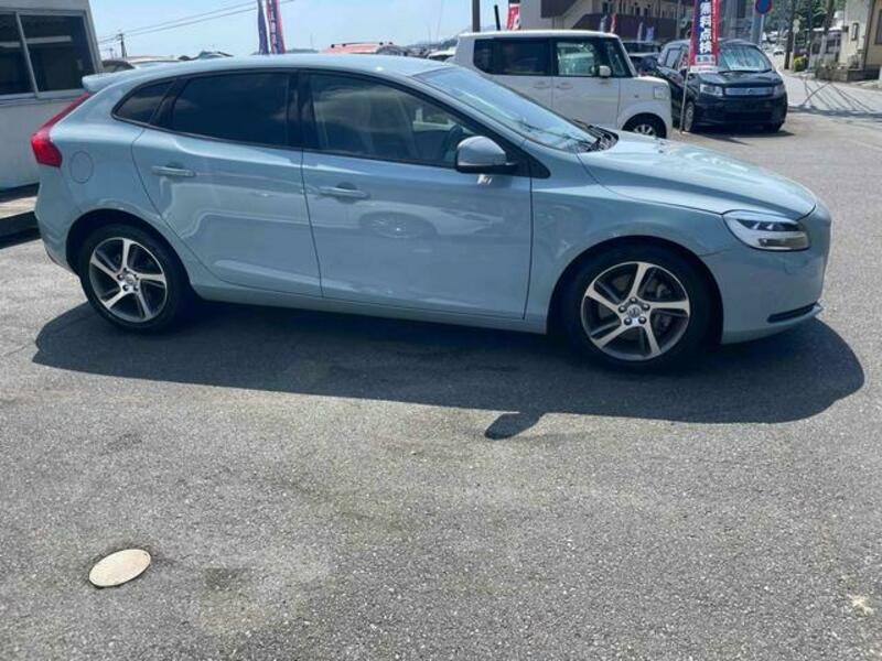 V40